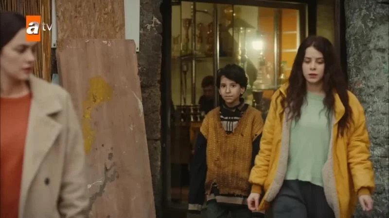 Кадры из сериала Жар-птицы 3 серия 1 сезон (2023)